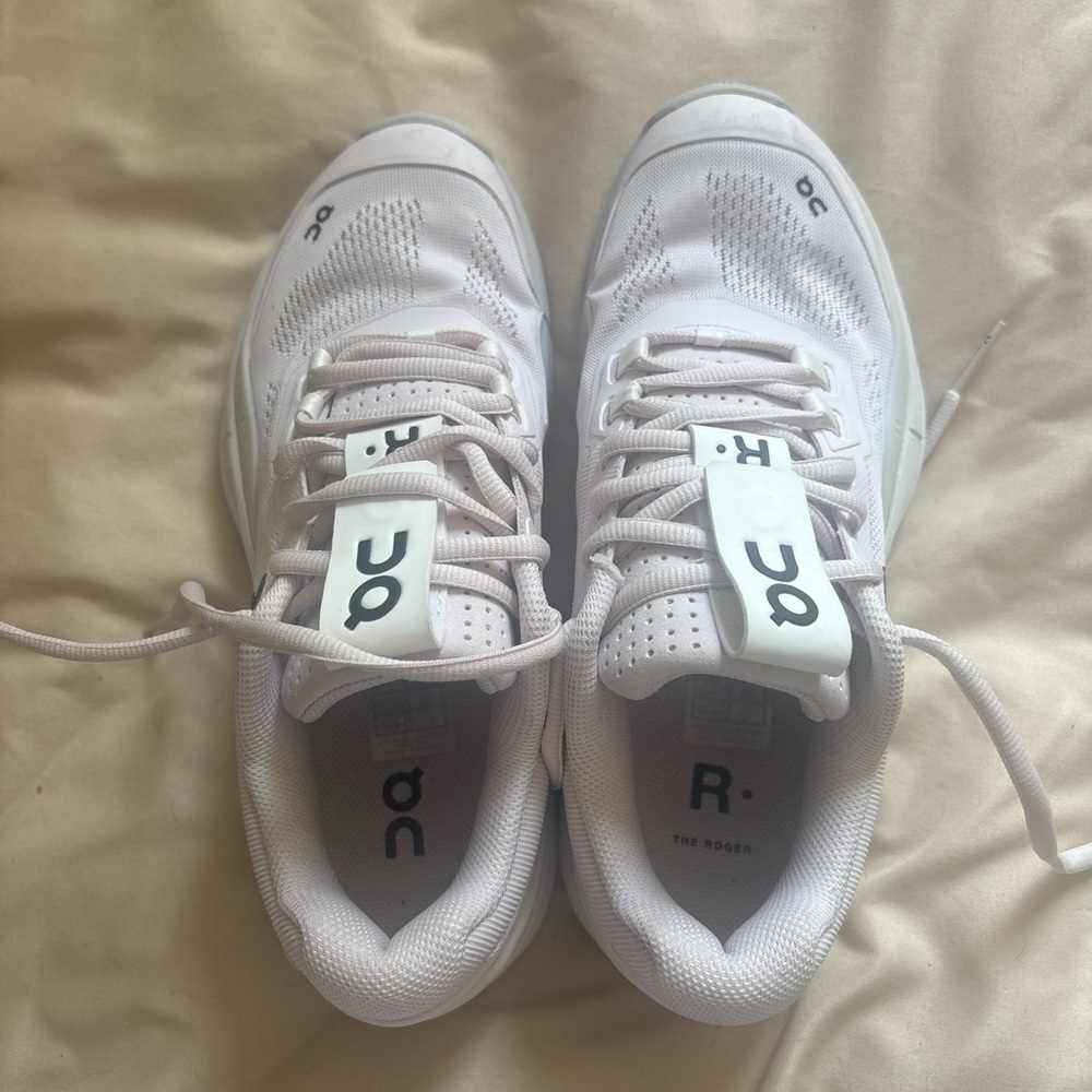 On Running The Roger Men's White Tennis Sneakers. Like new.